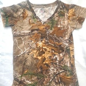 Magellan Hunt Gear Women's T-Shirt Size Medium RealTree Short Sleeve V Neck